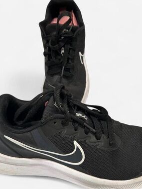 Nike Men’s Black and White Athletic Running Shoes